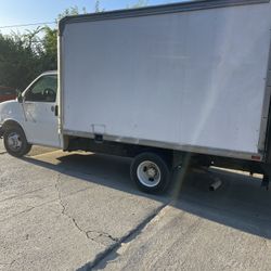 Chevy Box Truck With Lift Gate
