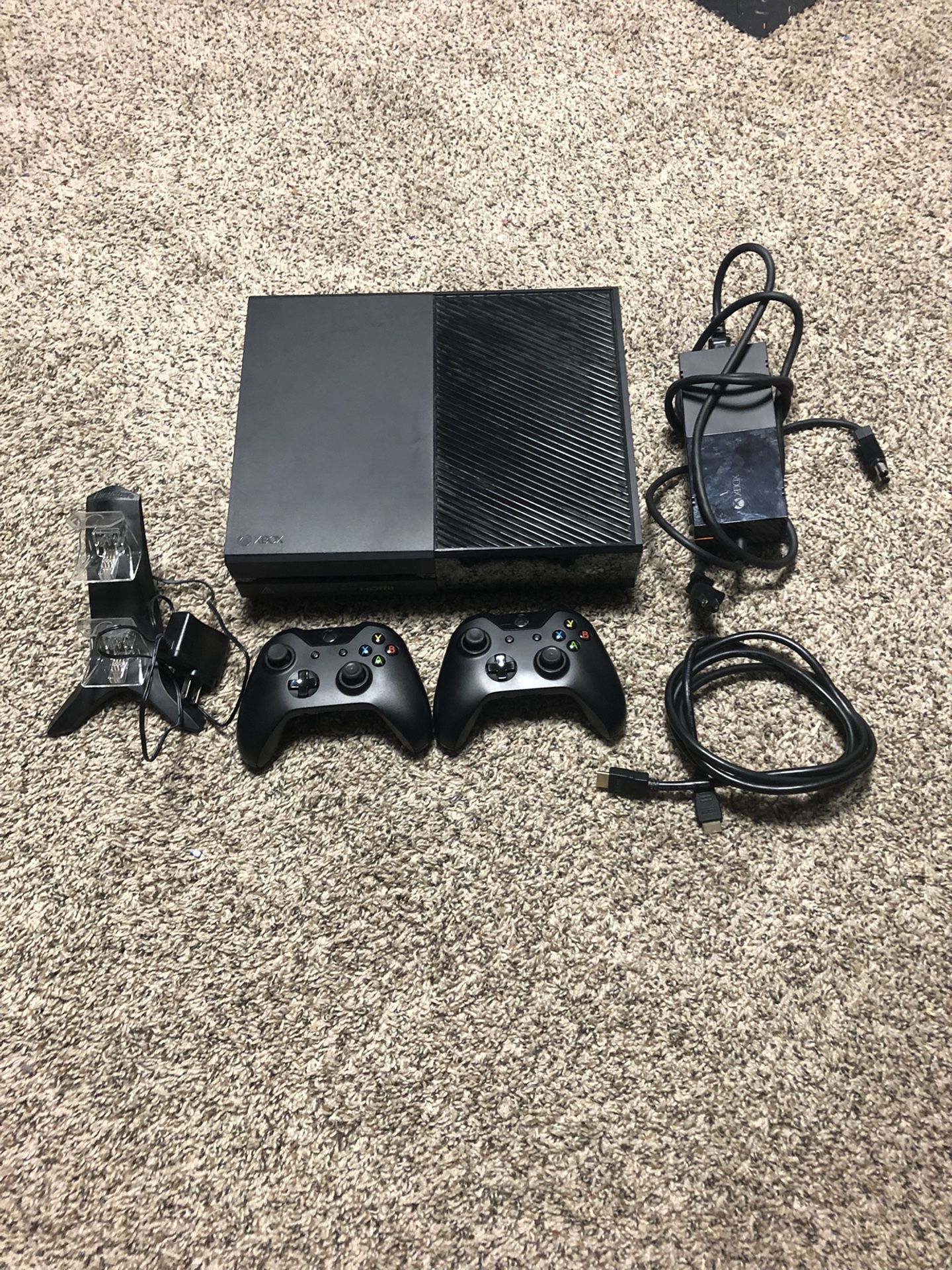 Xbox one 500 GB With 2 Remotes