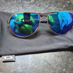 Oakley Pilot Sunglasses 
