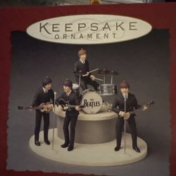 🎄 Hallmark Keepsake Ornament – The Beatles Band (QX537-3) – Apple Corps Licensed