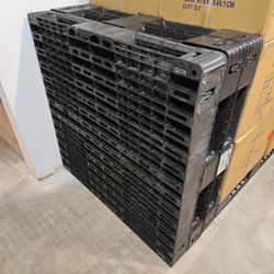 PLASTIC PALLETS