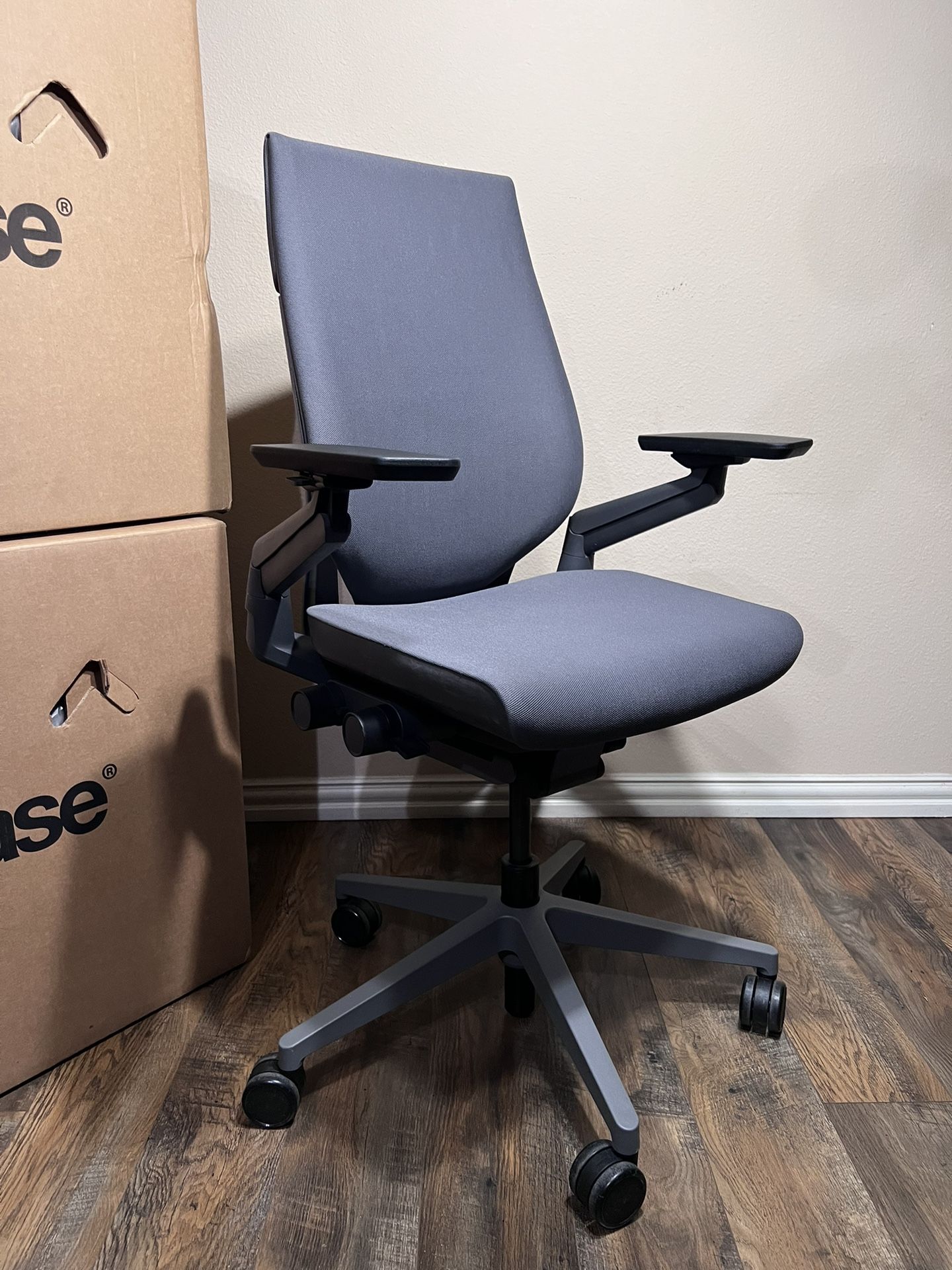 Steelcase Gesture Office Chair /excellent Condition