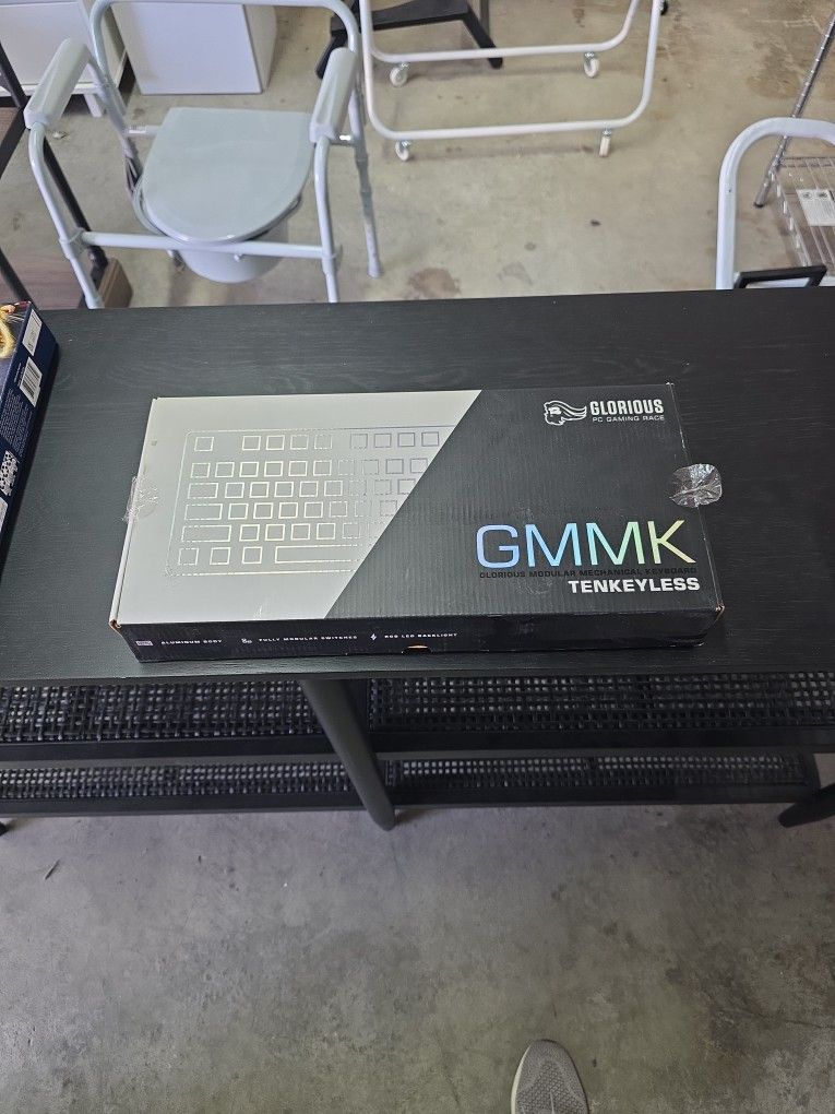 GLORIOUS GMMK TKL MECHANICAL KEYBOARD