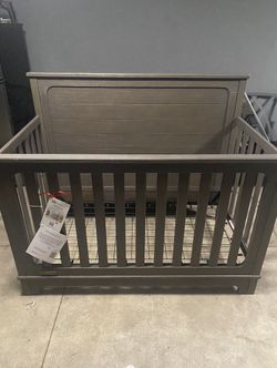 Baby Crib /toddler Bed