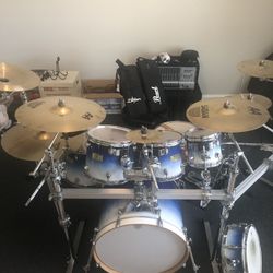Complete concert drum set