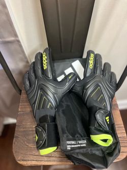 New Men’s Adidas Copa Pro Soccer Goalkeeper Gloves Black Green Size 10 JN5335