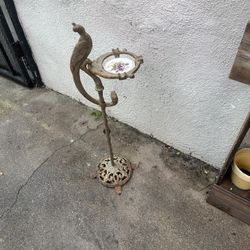 Vintage Cast Iron Peacock Pedestal Stand w/ Removable Tray – Candle / Planter – 30”  ⸻  Description  Beautiful vintage cast iron pedestal stand featur