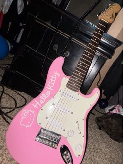 Hello Kitty Stratocaster Mini 2009