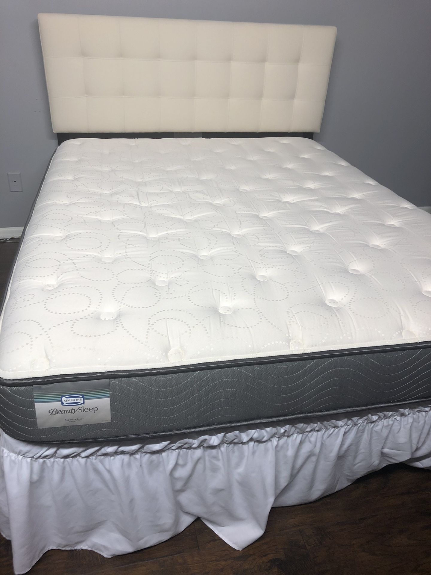 Queen bed for sale! Moving sale!