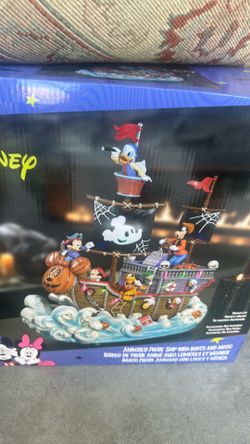 New Disney animated pirate ship w/ lights and music!