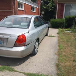 2005 Hyundai Elantra 4 Door