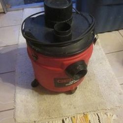 GENIE Shop Vac 5 GAL with hose, 2 extensions and 4 attachments