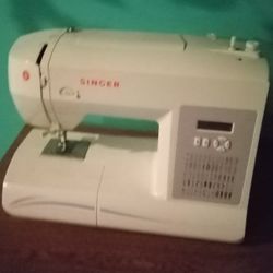 Like New - Singer Sewing Machine