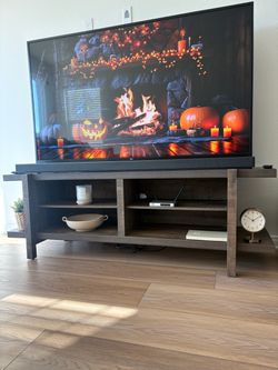 Title: Living Spaces Modern Wood TV Stand / Entertainment Center😍😍