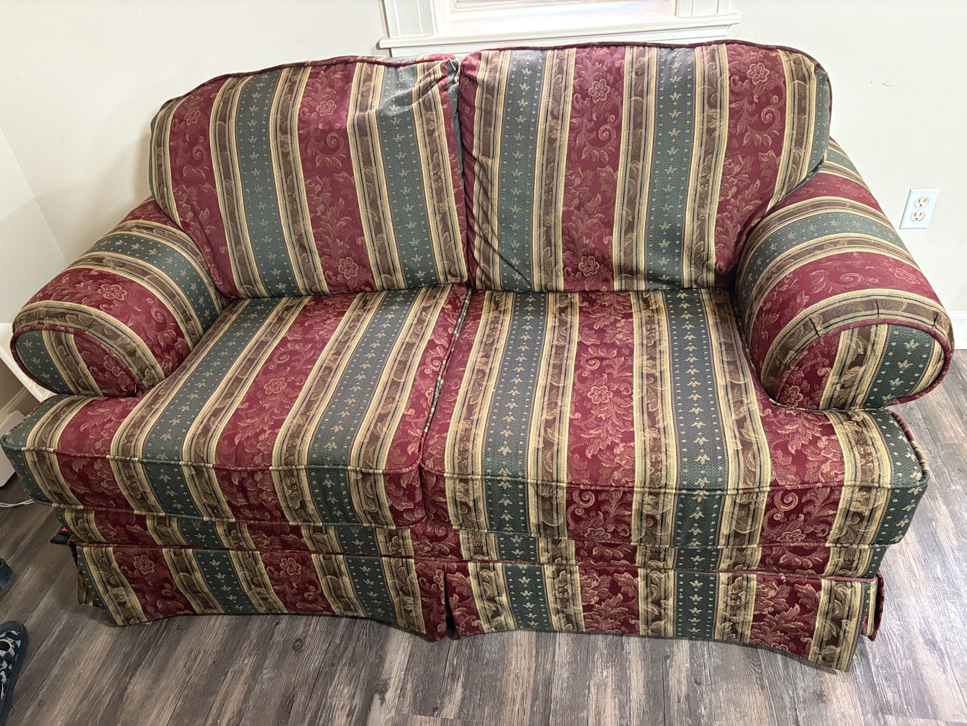 Hill Craft Love Seat