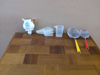 Kitchen Night Light,Small Plastic Scoopers,Small Measuring Pitcher & Small Strainers