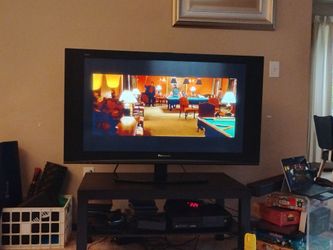 Panasonic 42" TV + stand