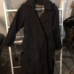 Woman’s Coat long, size “6 pet, (read Description)