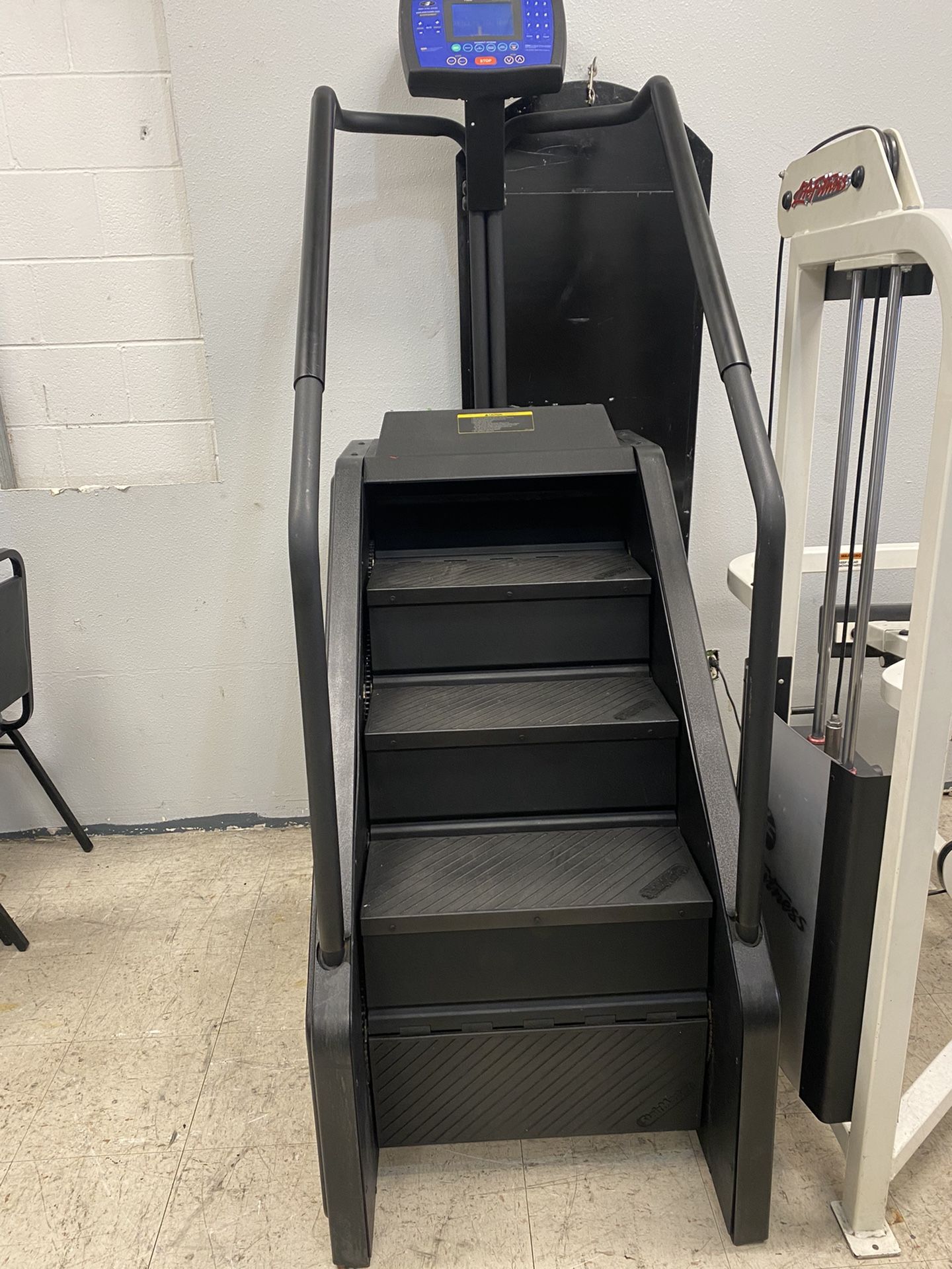 Stepmill 7000 Pt Stairmaster for Sale in Fullerton, CA OfferUp