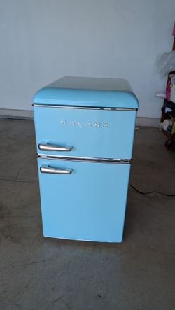 Galanz 3.1 Cu. Ft. Retro Mini Fridge with Freezer - Baby Blue (Excellent Condition)