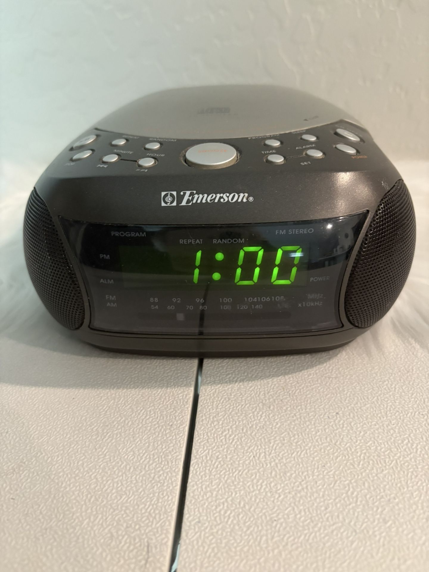 Vintage Emerson CD Clock Radio Stereo