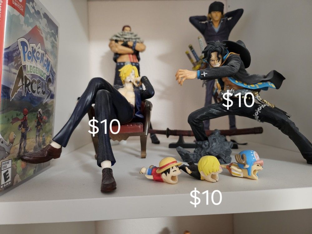 One Piece Figurines & Magazines