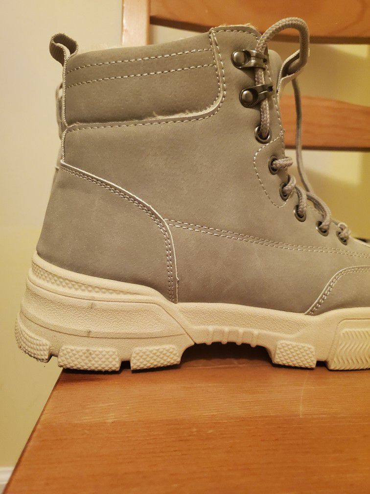 Gray PVC Winter Boot Size 42 (8.5)