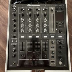Used PIONEER DJM-700 PRO DJ MIXER and HARD CASE
