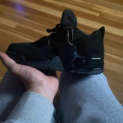 Black Cat Jordan 4