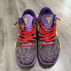 Kobe 7 Christmas Leopard Size 9