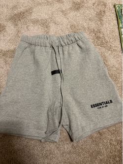SIZE XS ESSENTIAL FEAR OF GOD SHORTS