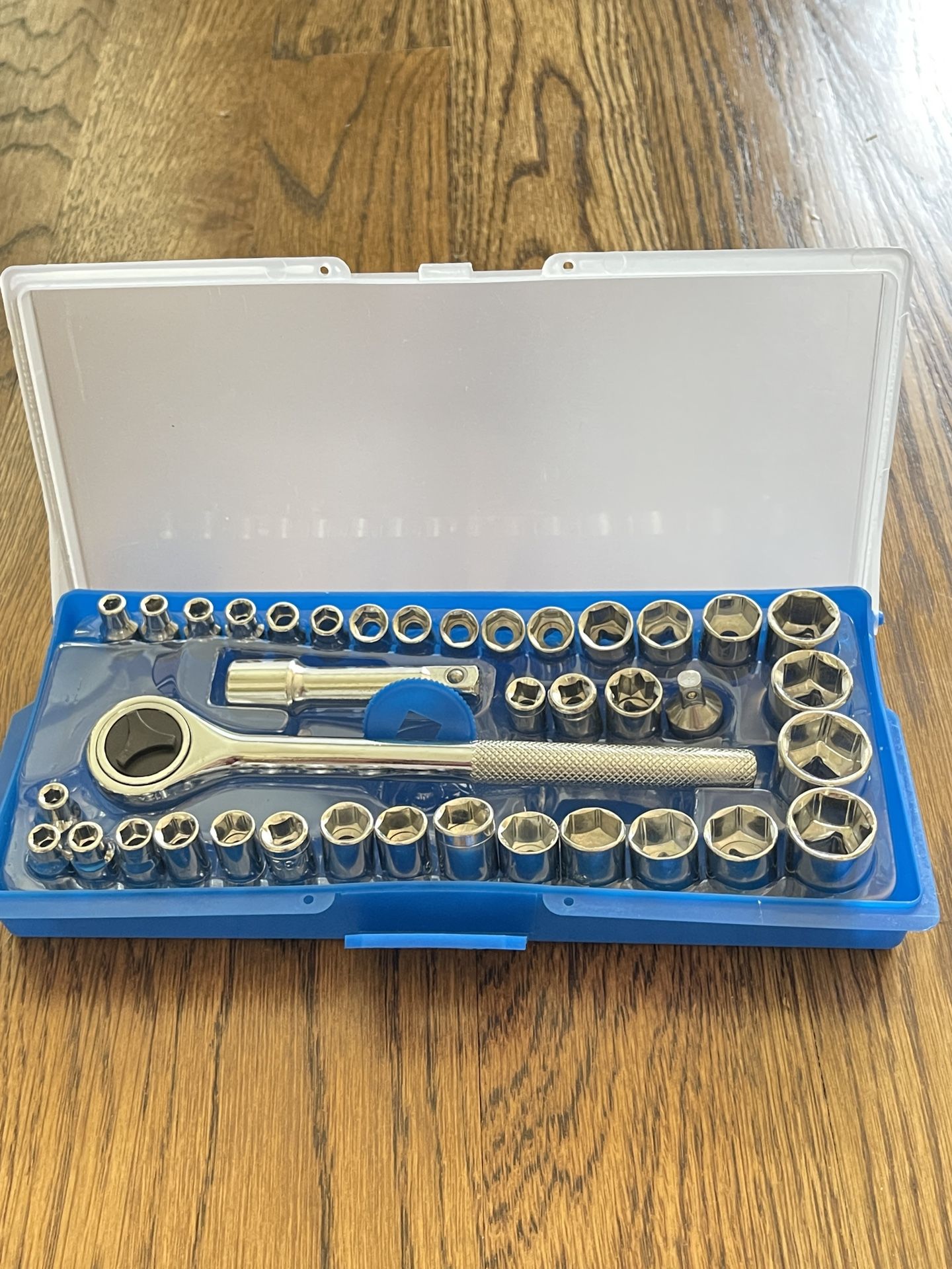 36 PCS SOCKET AND RATCHET SET