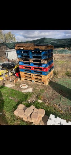 Gratis Wooden Pallets Free