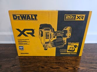 Dewalt 20V Max 15-Degree Electric Cordless Roofing Nailer Kit w/ Battery Charger and Bag