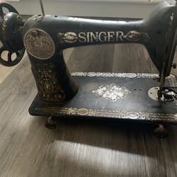Antique Singer Sewing Machine – 1910s Red Eye Model 66