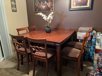 MOVING TODAY: DINING TABLE 6CHAIR SET