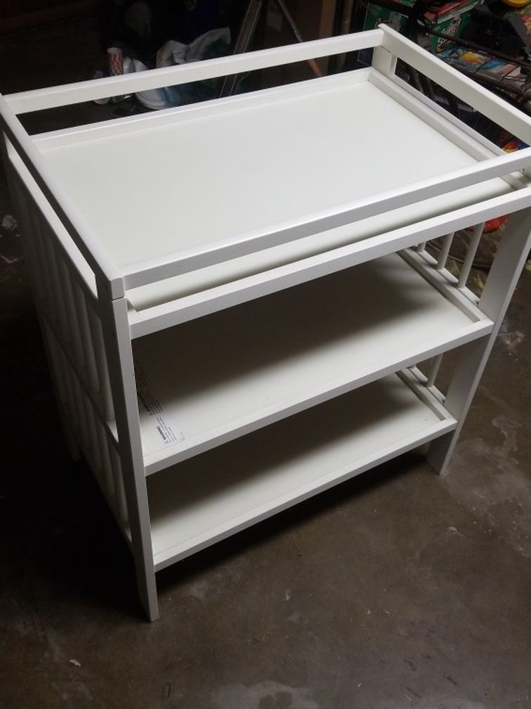 BABY CHANGING TABLE