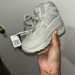 Yeezy Boots 6.5C