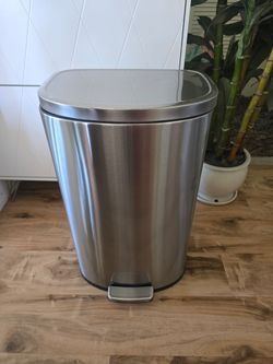 Stainless steel Trash Can 13 gallons/ Excellent Condition