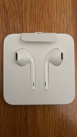 iPhone 6 and Older Wired Earbuds Never Used in OEM Packaging