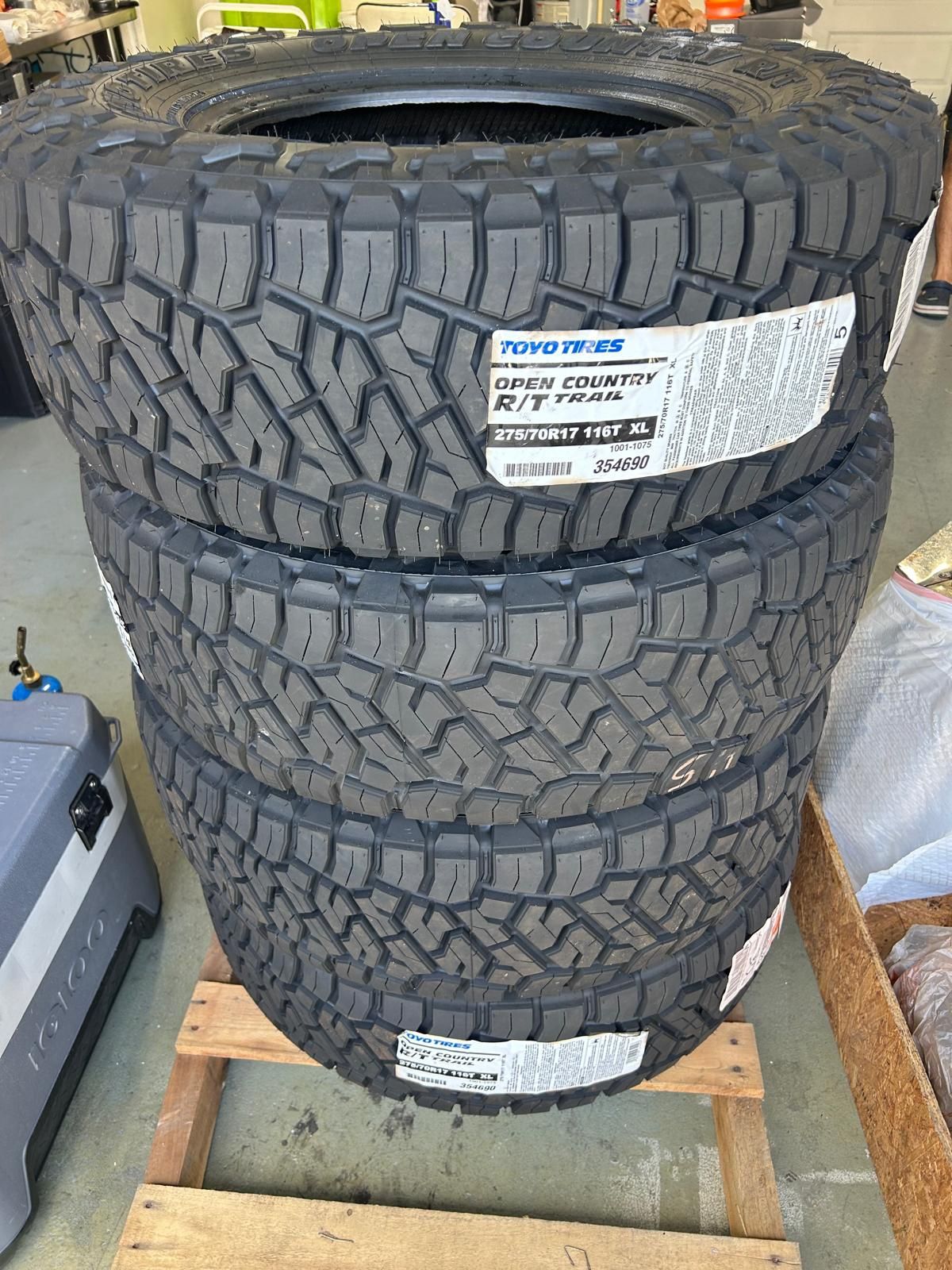 Toyo Tires 275/70r17 Cauchos r/t Trail (New)
