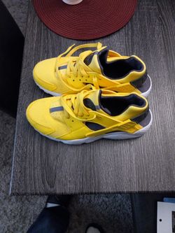 Kids Yellow 5.5 Nike Hirachi  25 Or Best Offer