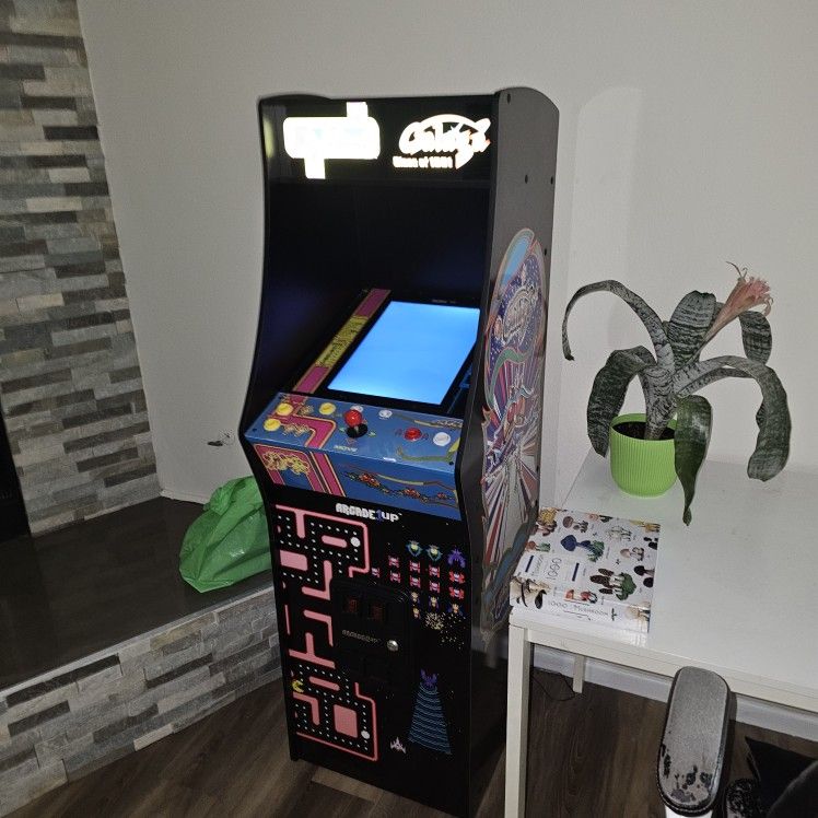 Arcade1Up Ms. Pac-Man/Galaga Class of '81 Deluxe Arcade Machine, Good Condition 