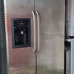 FREE DELIVERY GARAGE REFRIGERATOR WORKS GREAT