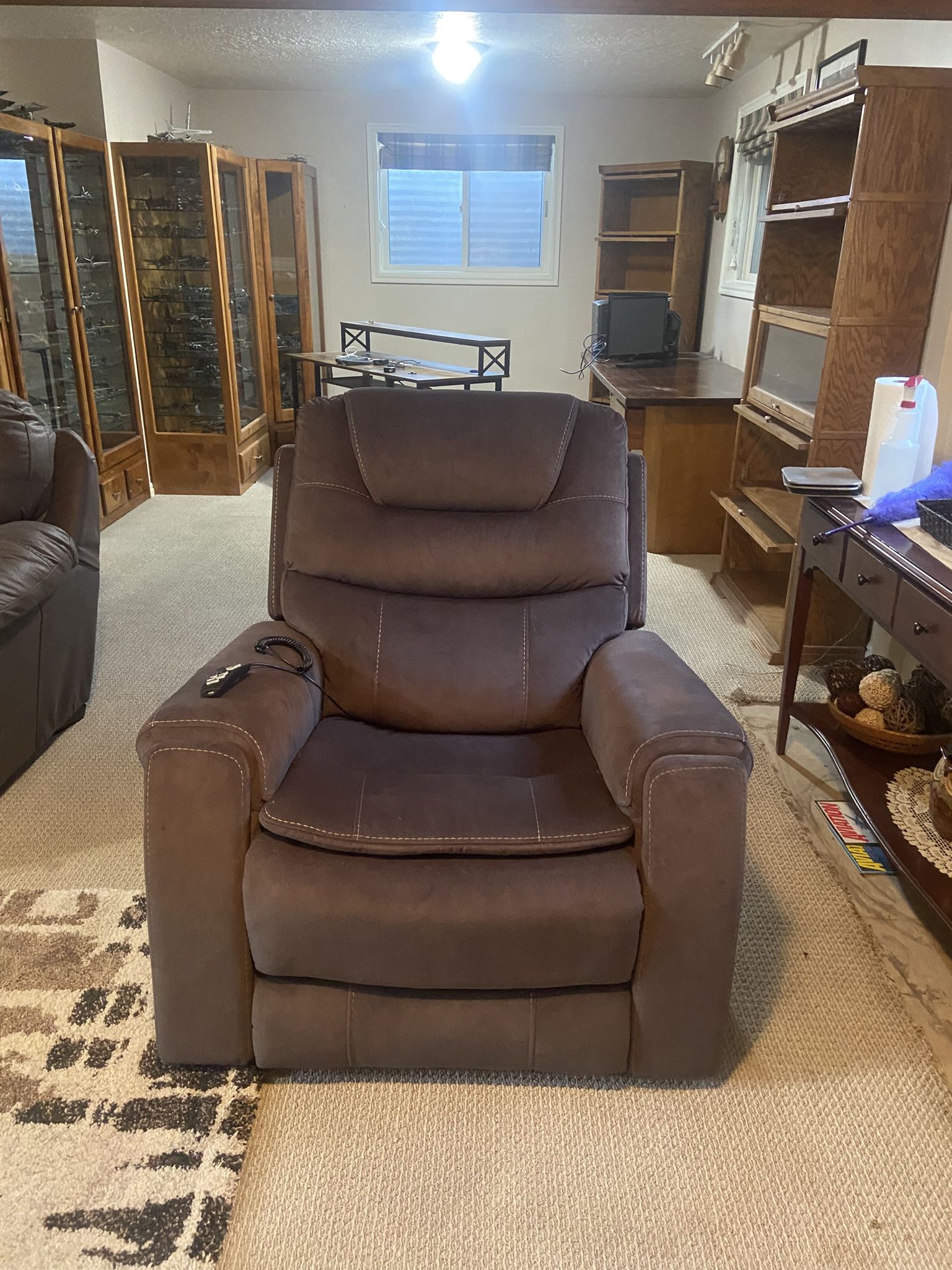 Mega Motion Lift Chair – Great Condition!🤎