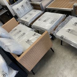 New, 6 Pieces Outdoor Patio Set( Already Assembled 