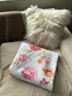 Floral Quilt Throw Blanket 60" x 80" - Perfect Condition