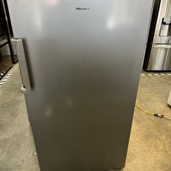 17 cu Upright Freezer