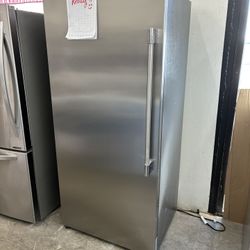 Frigidaire Freezer 