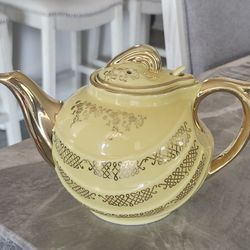 Vintage Hall China Co. Ceramic Teapot Parade 6-cup 1930s U.S.A. Tea Pot Yellow